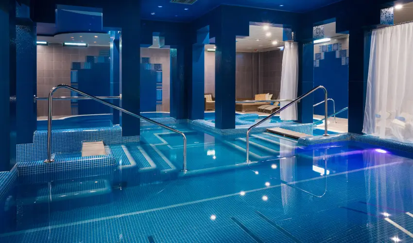 Golden Ball Club Hotel Gy�r - Kedvezm�nyes �r csal�dok r�sz�reak reggelis ell�t�ssal (1 �jt�l)