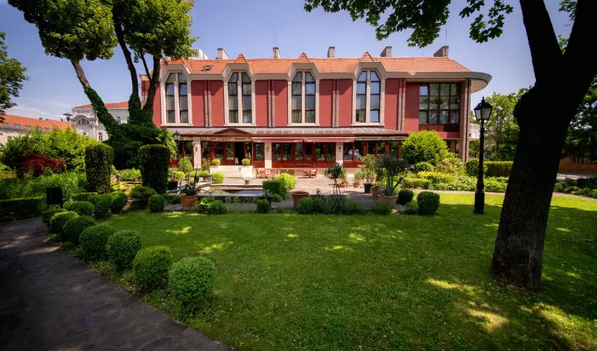 Golden Ball Club Hotel Gy�r - Kedvezm�nyes �r csal�dok r�sz�reak reggelis ell�t�ssal (1 �jt�l)