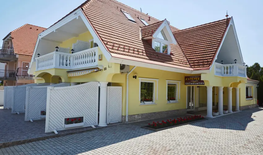 Gold Haus Panzi Balatonfred - Kedvezmnyes r csaldok rszreak reggelis elltssal (1 jtl)