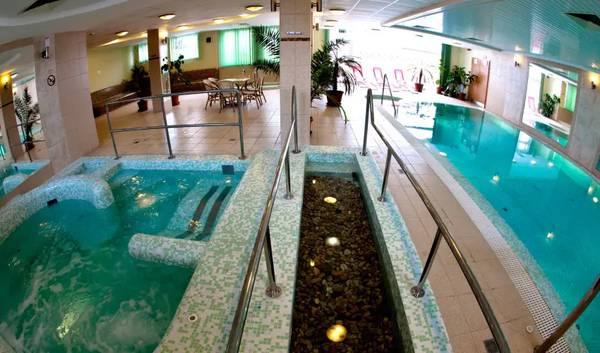 Granada Konferencia Wellness �s Sport Hotel Kecskem�t - �des Kettesben (1 �jt�l)