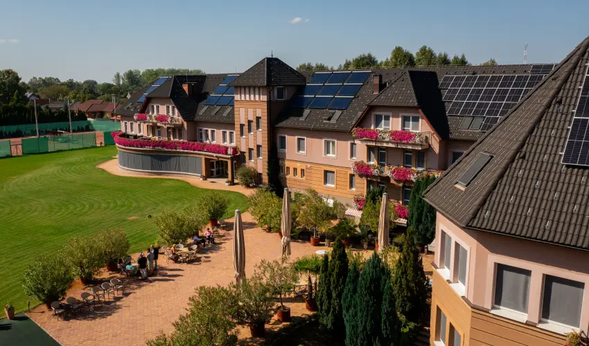 Granada Konferencia Wellness �s Sport Hotel Kecskem�t - �des Kettesben (1 �jt�l)