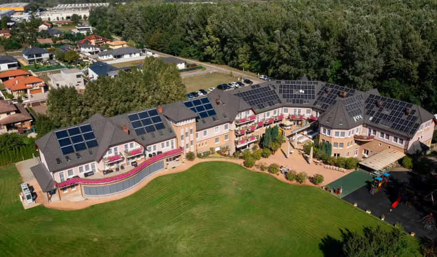 Granada Konferencia Wellness �s Sport Hotel Kecskem�t - �des Kettesben (1 �jt�l)