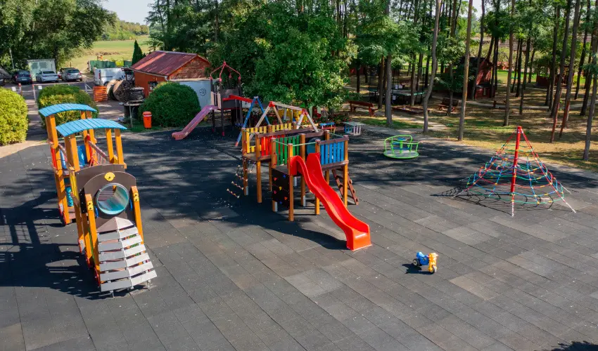 Granada Konferencia Wellness �s Sport Hotel Kecskem�t - �des Kettesben (1 �jt�l)