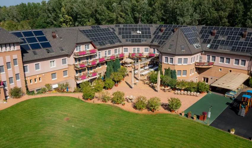 Granada Konferencia Wellness �s Sport Hotel Kecskem�t - �des Kettesben (1 �jt�l)