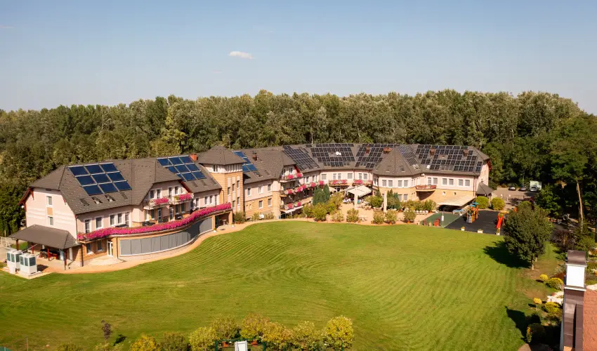 Granada Konferencia Wellness �s Sport Hotel Kecskem�t - �des Kettesben (1 �jt�l)