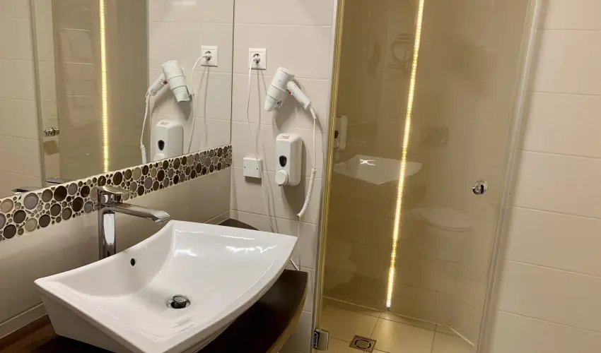 Granada Konferencia Wellness �s Sport Hotel Kecskem�t - �des Kettesben (1 �jt�l)