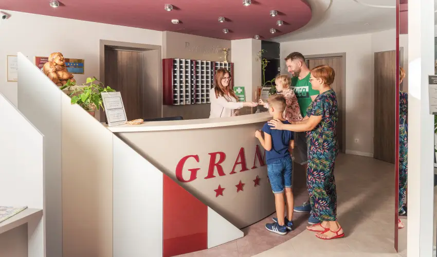 Granada Konferencia Wellness �s Sport Hotel Kecskem�t - �des Kettesben (1 �jt�l)