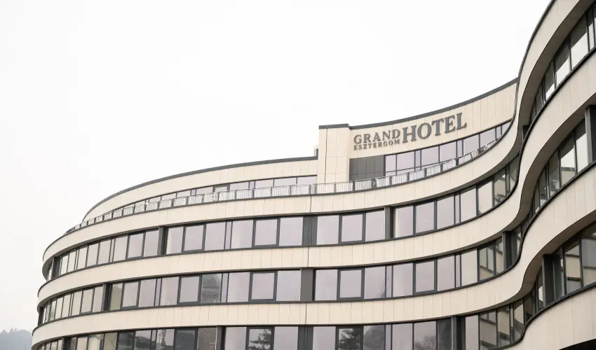 Grand Hotel Esztergom Esztergom - Flpanzis napi r frdbelpvel (1 jtl)