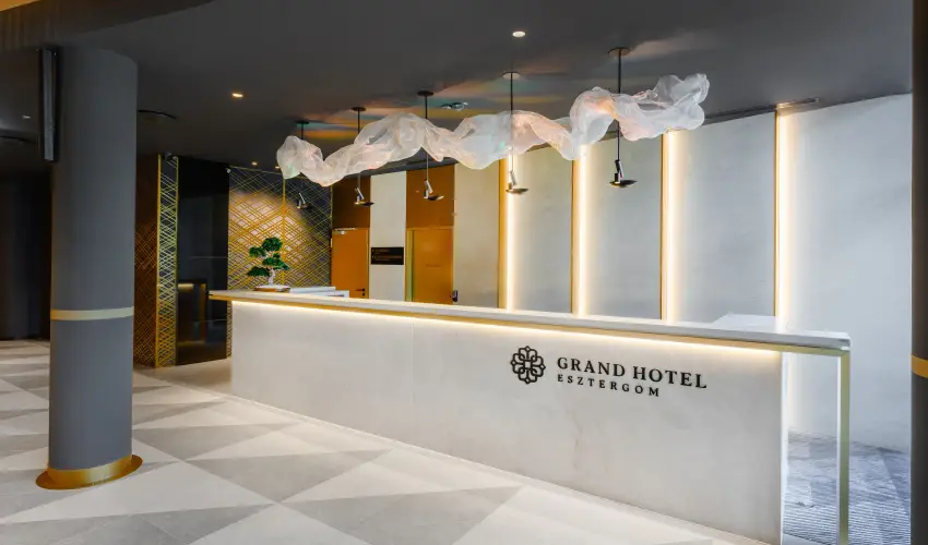 Grand Hotel Esztergom Esztergom - Flpanzis napi r frdbelpvel (1 jtl)