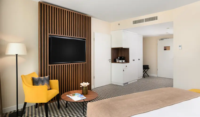 Grand Hotel Esztergom Esztergom - Flpanzis napi r frdbelpvel (1 jtl)