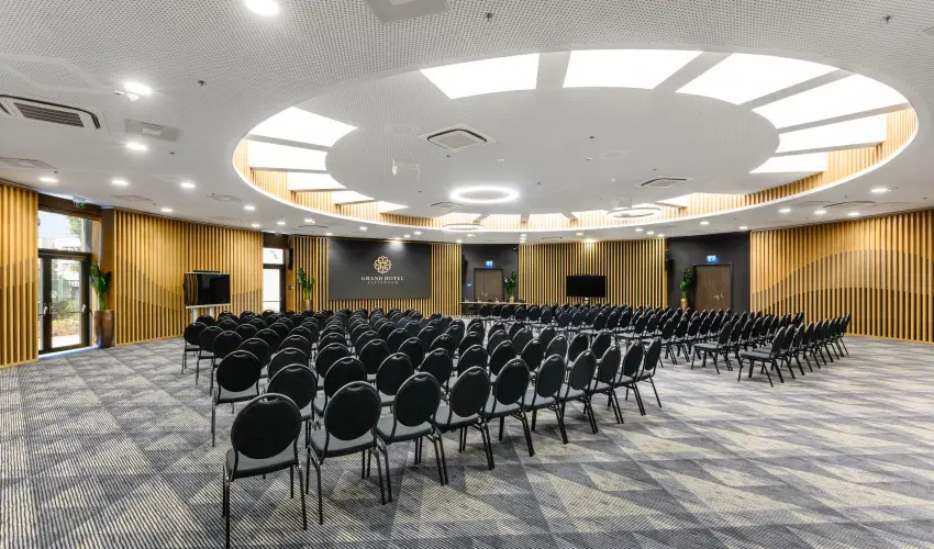 Grand Hotel Esztergom Esztergom - Flpanzis napi r frdbelpvel (1 jtl)