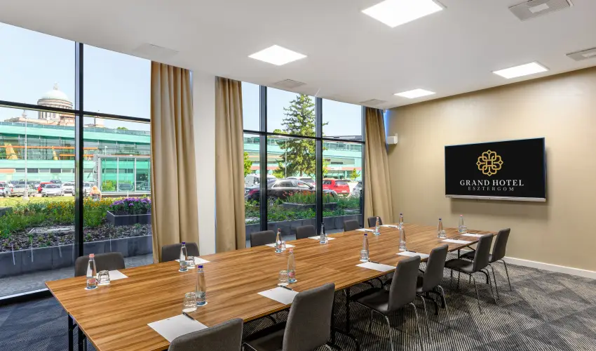 Grand Hotel Esztergom Esztergom - Flpanzis napi r frdbelpvel (1 jtl)