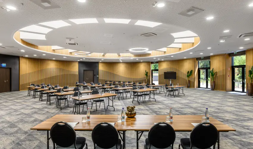 Grand Hotel Esztergom Esztergom - Flpanzis napi r frdbelpvel (1 jtl)