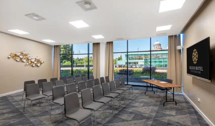 Grand Hotel Esztergom Esztergom - Flpanzis napi r frdbelpvel (1 jtl)