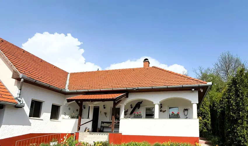 Harmony Vend�gh�z Egerszal�k - Kedvezm�nyes �r csal�dok r�sz�reak ell�t�s n�lk�l