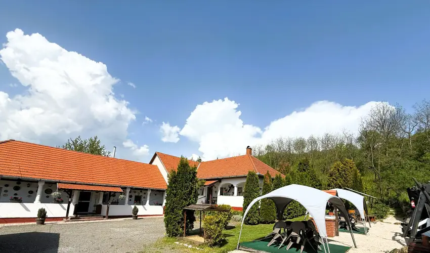Harmony Vend�gh�z Egerszal�k - Kedvezm�nyes �r csal�dok r�sz�reak ell�t�s n�lk�l