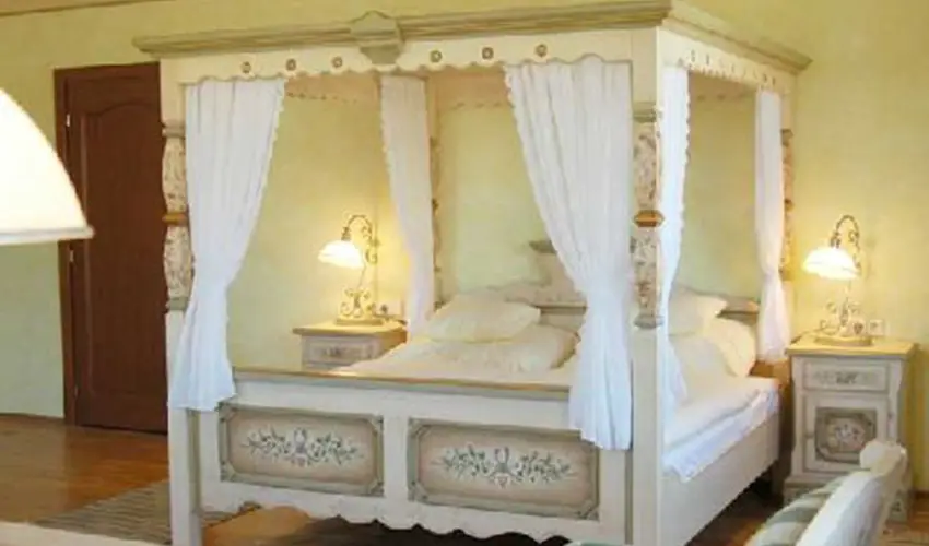 H�tk�ti Wellness Hotel & Lovaspark M�r - Kedvezm�nyes �r csal�dok r�sz�reak reggelis ell�t�ssal (1 �jt�l)