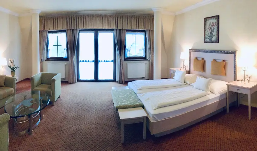 H�tk�ti Wellness Hotel & Lovaspark M�r - Kedvezm�nyes �r csal�dok r�sz�reak reggelis ell�t�ssal (1 �jt�l)