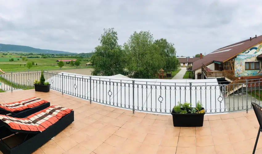 H�tk�ti Wellness Hotel & Lovaspark M�r - Kedvezm�nyes �r csal�dok r�sz�reak reggelis ell�t�ssal (1 �jt�l)