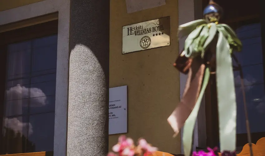 H�tk�ti Wellness Hotel & Lovaspark M�r - Kedvezm�nyes �r csal�dok r�sz�reak reggelis ell�t�ssal (1 �jt�l)