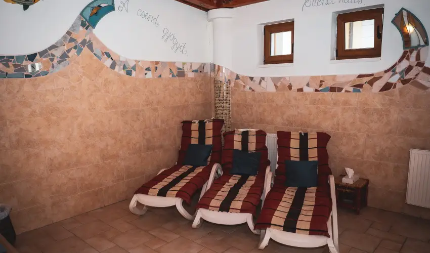 H�tk�ti Wellness Hotel & Lovaspark M�r - Kedvezm�nyes �r csal�dok r�sz�reak reggelis ell�t�ssal (1 �jt�l)