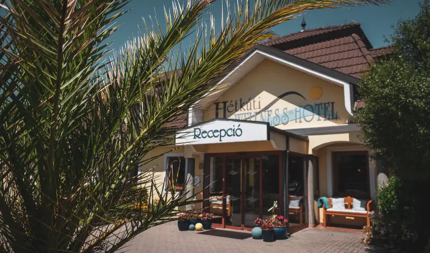 H�tk�ti Wellness Hotel & Lovaspark M�r - Kedvezm�nyes �r csal�dok r�sz�reak reggelis ell�t�ssal (1 �jt�l)