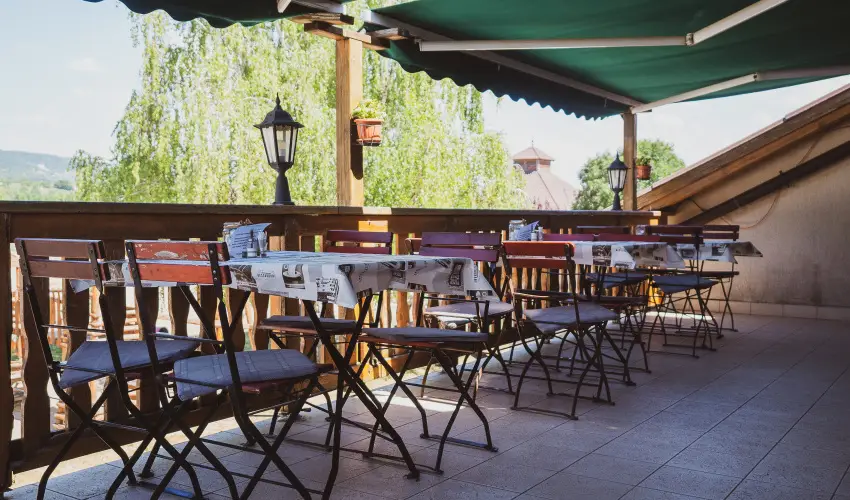 H�tk�ti Wellness Hotel & Lovaspark M�r - Kedvezm�nyes �r csal�dok r�sz�reak reggelis ell�t�ssal (1 �jt�l)