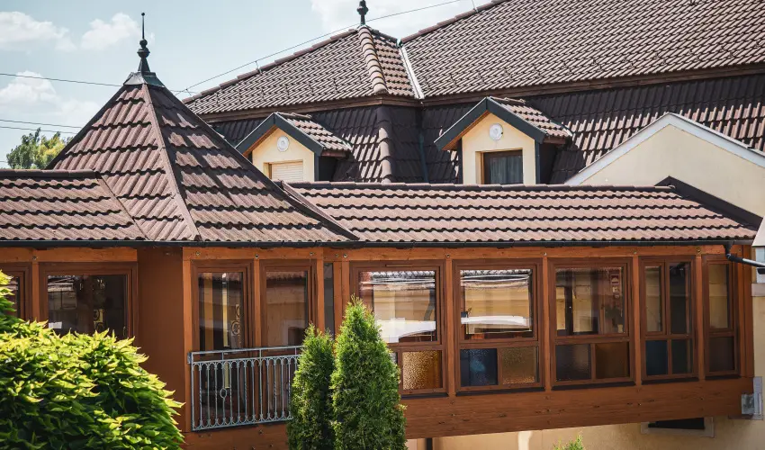 H�tk�ti Wellness Hotel & Lovaspark M�r - Kedvezm�nyes �r csal�dok r�sz�reak reggelis ell�t�ssal (1 �jt�l)