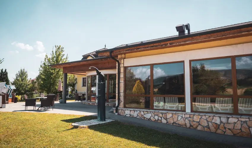 H�tk�ti Wellness Hotel & Lovaspark M�r - Kedvezm�nyes �r csal�dok r�sz�reak reggelis ell�t�ssal (1 �jt�l)