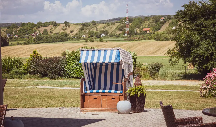 H�tk�ti Wellness Hotel & Lovaspark M�r - Kedvezm�nyes �r csal�dok r�sz�reak reggelis ell�t�ssal (1 �jt�l)