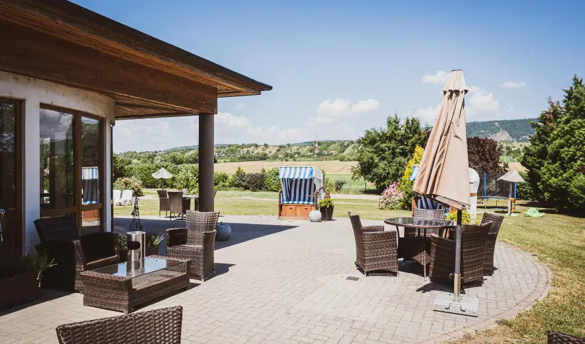 H�tk�ti Wellness Hotel & Lovaspark M�r - Kedvezm�nyes �r csal�dok r�sz�reak reggelis ell�t�ssal (1 �jt�l)