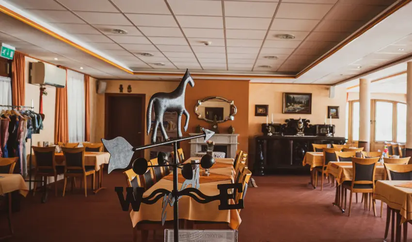 H�tk�ti Wellness Hotel & Lovaspark M�r - Kedvezm�nyes �r csal�dok r�sz�reak reggelis ell�t�ssal (1 �jt�l)