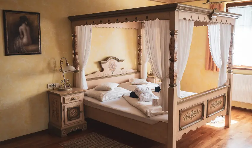 H�tk�ti Wellness Hotel & Lovaspark M�r - Kedvezm�nyes �r csal�dok r�sz�reak reggelis ell�t�ssal (1 �jt�l)