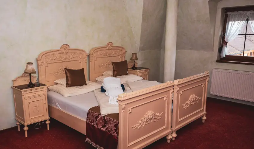 H�tk�ti Wellness Hotel & Lovaspark M�r - Kedvezm�nyes �r csal�dok r�sz�reak reggelis ell�t�ssal (1 �jt�l)