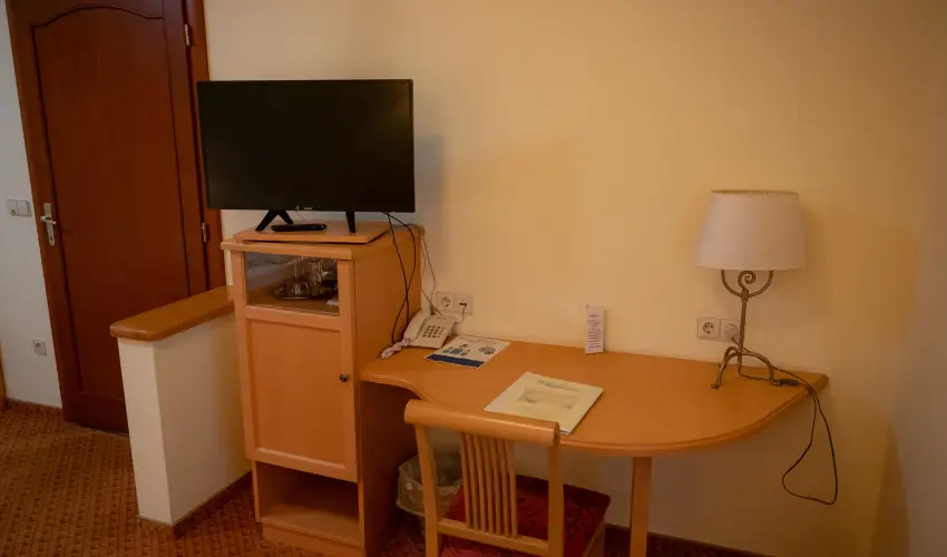 H�tk�ti Wellness Hotel & Lovaspark M�r - Kedvezm�nyes �r csal�dok r�sz�reak reggelis ell�t�ssal (1 �jt�l)