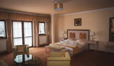 H�tk�ti Wellness Hotel & Lovaspark M�r