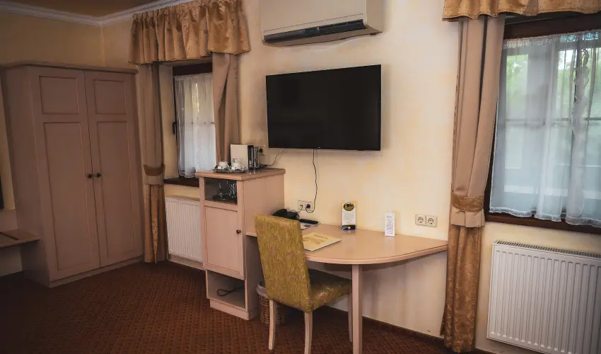 H�tk�ti Wellness Hotel & Lovaspark M�r - Kedvezm�nyes �r csal�dok r�sz�reak reggelis ell�t�ssal (1 �jt�l)