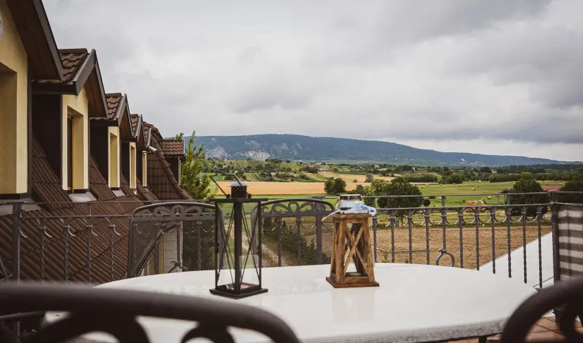 H�tk�ti Wellness Hotel & Lovaspark M�r - Kedvezm�nyes �r csal�dok r�sz�reak reggelis ell�t�ssal (1 �jt�l)