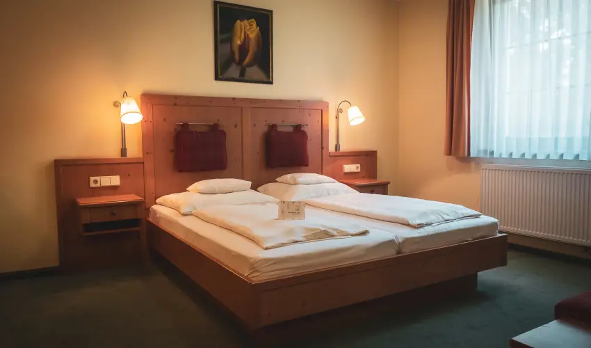 H�tk�ti Wellness Hotel & Lovaspark M�r - Kedvezm�nyes �r csal�dok r�sz�reak reggelis ell�t�ssal (1 �jt�l)