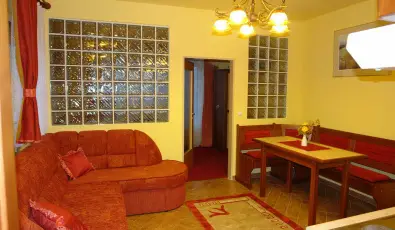 HoldLux Apartmanok S�rv�r