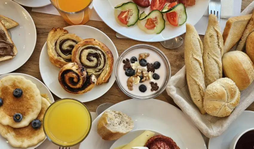 Holdvir�g Hotel S�rv�r - Kedvezm�nyes �r csal�dok r�sz�reak f�lpanzi�val (1 �jt�l)