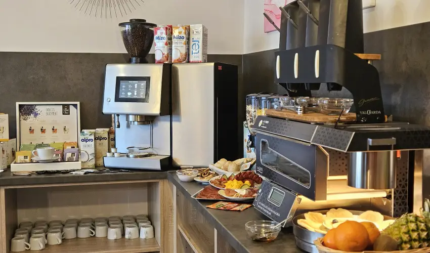 Holdvir�g Hotel S�rv�r - Kedvezm�nyes �r csal�dok r�sz�reak f�lpanzi�val (1 �jt�l)