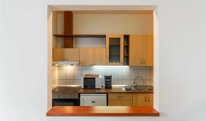 Holdvir�g Hotel S�rv�r - Kedvezm�nyes �r csal�dok r�sz�reak f�lpanzi�val (1 �jt�l)