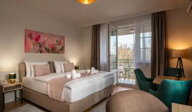 Holdvir�g Hotel S�rv�r