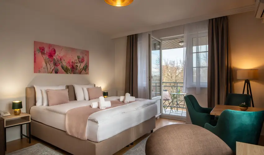 Holdvir�g Hotel S�rv�r - Kedvezm�nyes �r csal�dok r�sz�reak f�lpanzi�val (1 �jt�l)