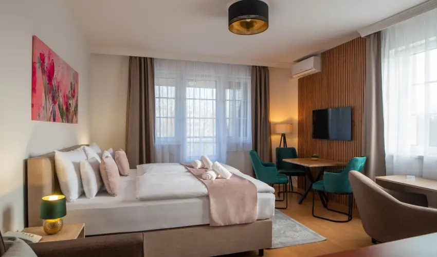 Holdvir�g Hotel S�rv�r - Kedvezm�nyes �r csal�dok r�sz�reak f�lpanzi�val (1 �jt�l)