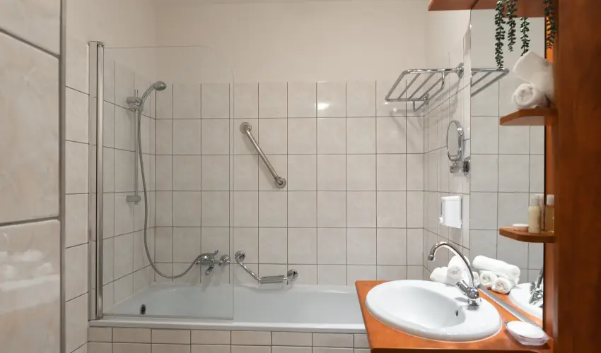 Holdvir�g Hotel S�rv�r - Kedvezm�nyes �r csal�dok r�sz�reak f�lpanzi�val (1 �jt�l)