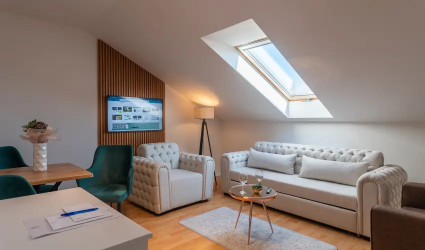 Holdvir�g Hotel S�rv�r - Kedvezm�nyes �r csal�dok r�sz�reak f�lpanzi�val (1 �jt�l)