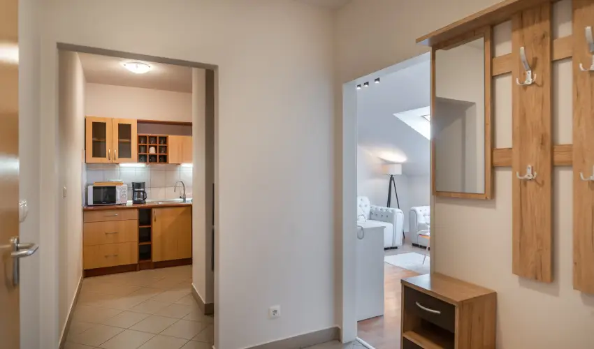 Holdvir�g Hotel S�rv�r - Kedvezm�nyes �r csal�dok r�sz�reak f�lpanzi�val (1 �jt�l)