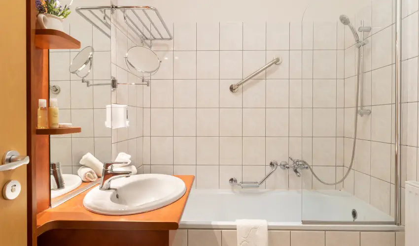 Holdvir�g Hotel S�rv�r - Kedvezm�nyes �r csal�dok r�sz�reak f�lpanzi�val (1 �jt�l)